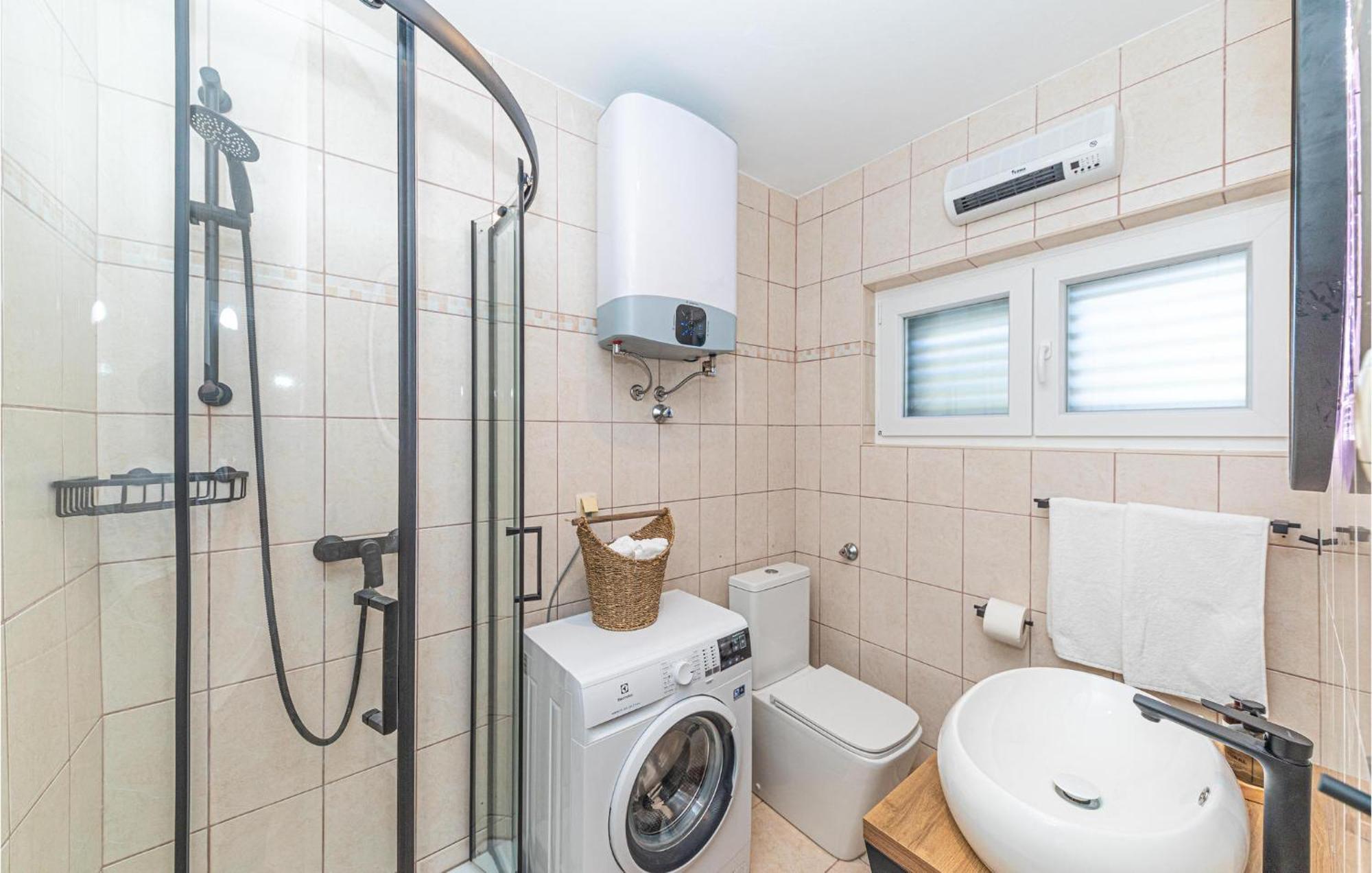 3 Bedroom Lovely Home In Ядрия Екстериор снимка