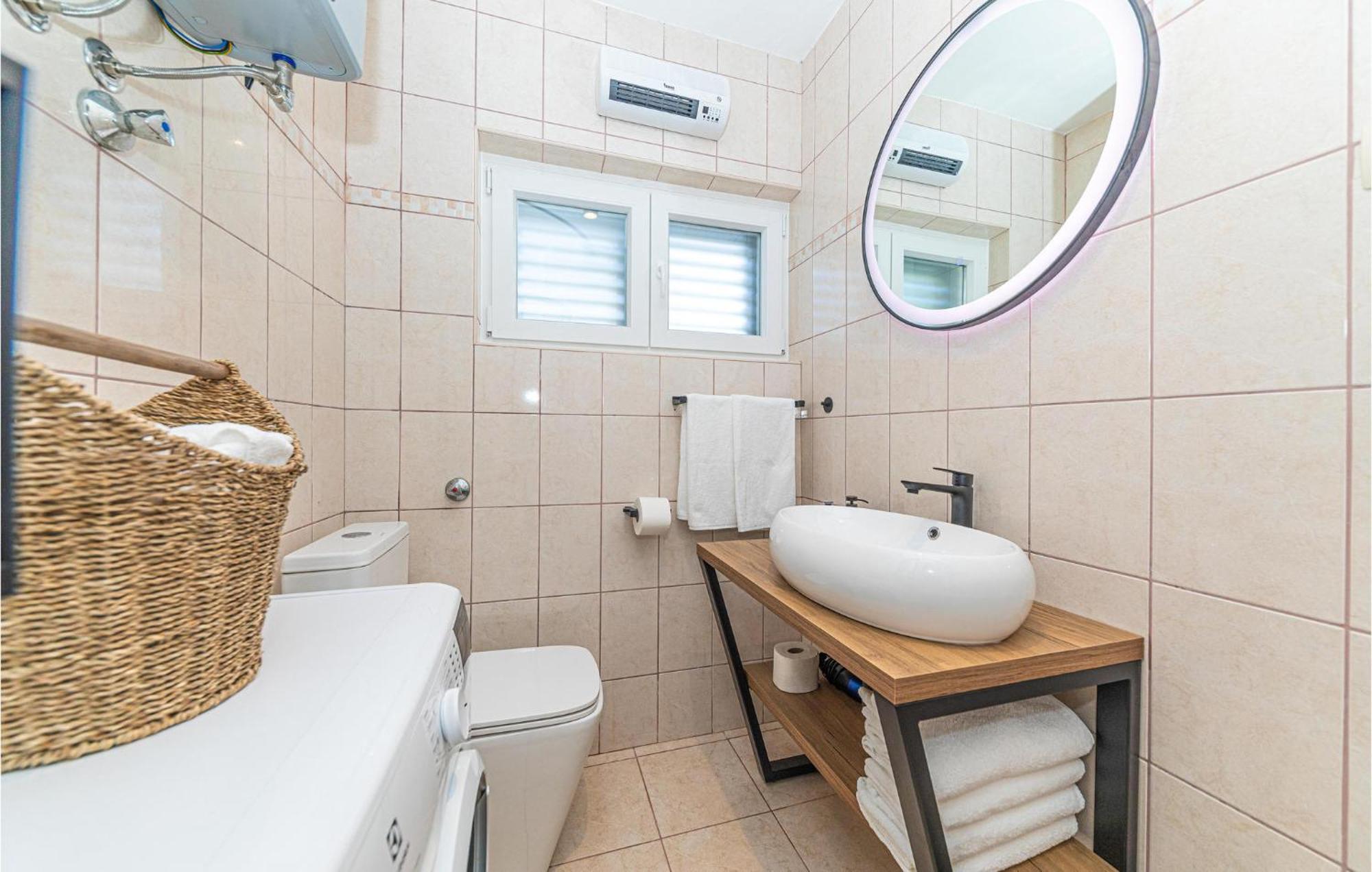 3 Bedroom Lovely Home In Ядрия Екстериор снимка